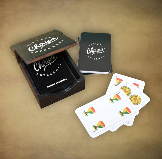 Caja con mazo de cartas de truco.